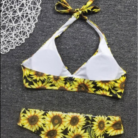 TWO LEFT🌼🌼 YELLOW HALTER NECK SUNFLOWER BIKINI - Picture 4 of 4